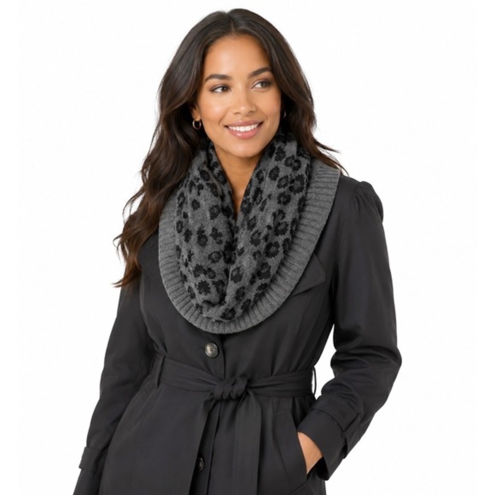 New York & Co Gray Black Leopard Print Infinity Scarf Metallic Knit Ribbed 66-47